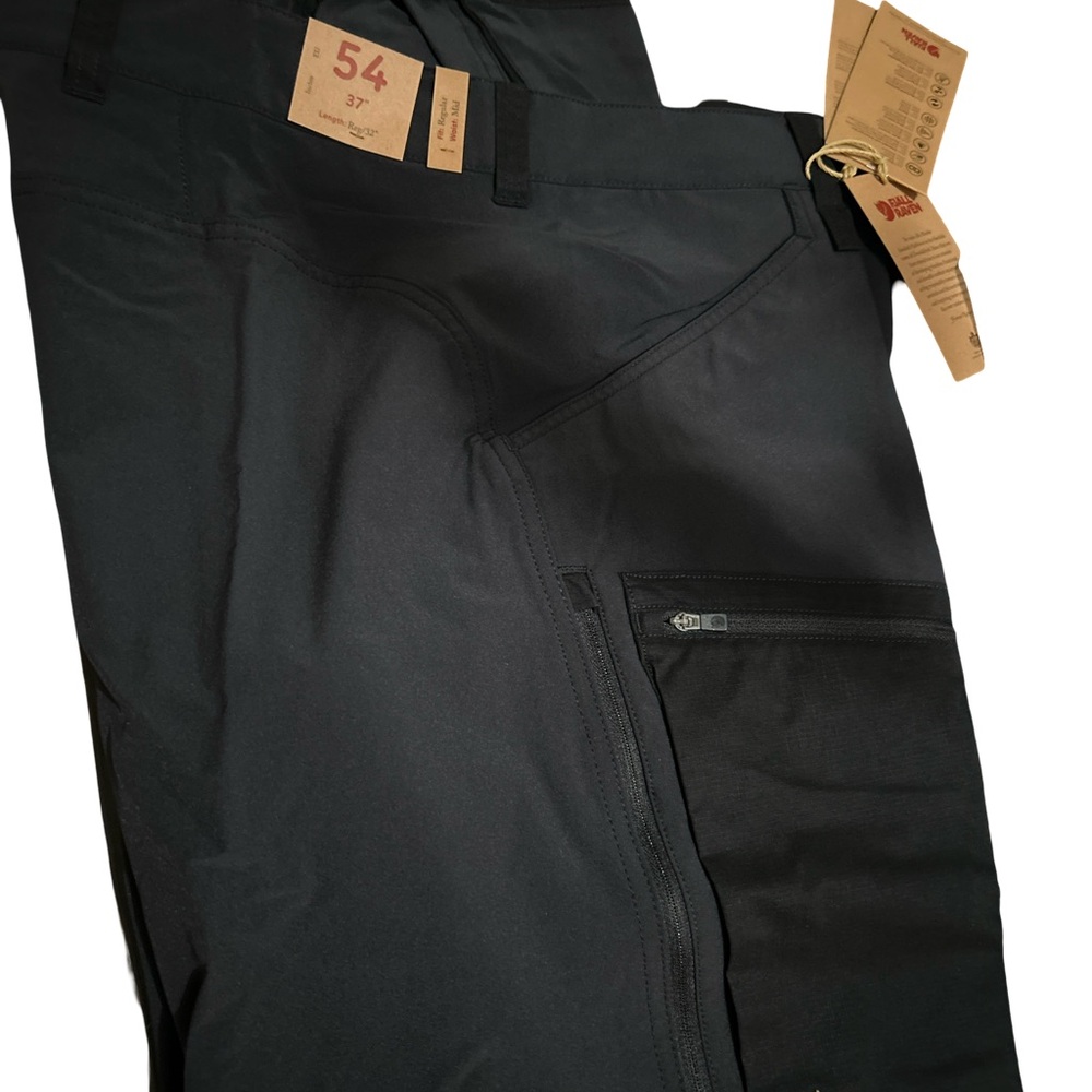 Fjallraven Men's Dark Black on Black Cargo Pants
Item# F86411+550-550+54/R - Picture 2 of 4